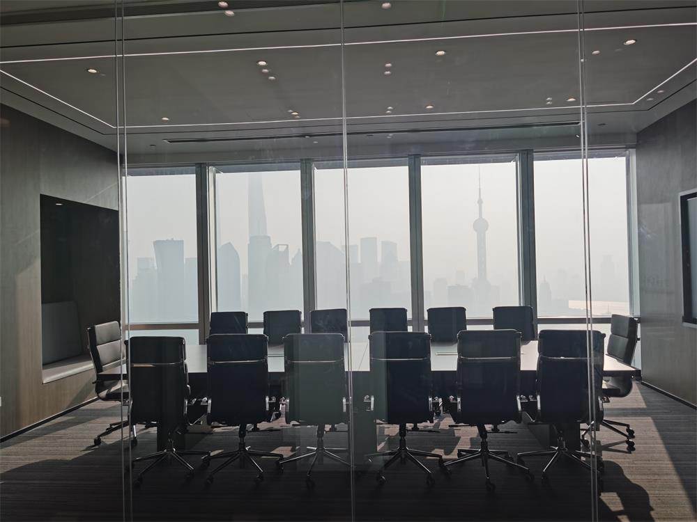 聊聊辦公室裝修怎么選才能讓辦公家具更環(huán)保，既貼心又實(shí)用。